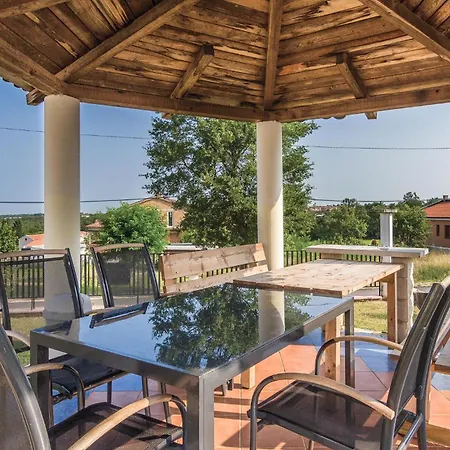 Beautiful Home In Porec *