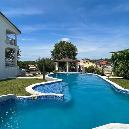 Beautiful Home In Porec *