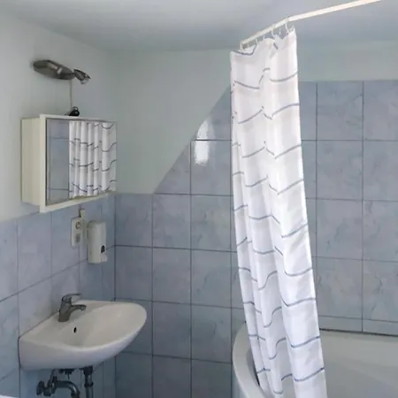 Beautiful Home In Porec 度假居 *